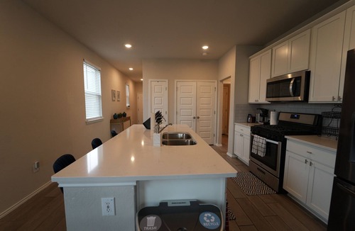 Heritage House | Spacious 3BR Home Near SeaWorld + King Suite