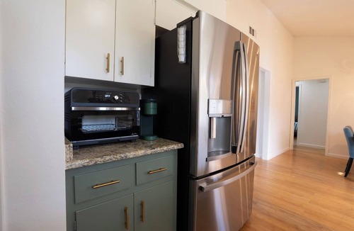 South Manchaca House | Spacious 3BR SoCo Family Home❤️ Large Private Yard | Minutes to Downtown
