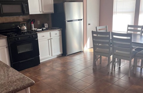 Wellborn House | Spacious 4-bedroom house in beautiful College Station with AC