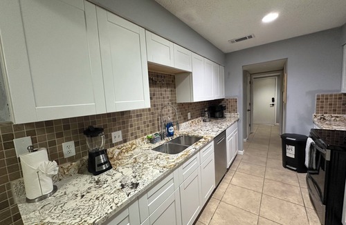 Odessa House | Spacious 4-bedroom -Harned Court A