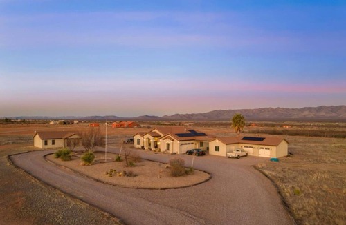Sierra Vista Southeast House | Spacious 4-bedroom house in lovely Hereford with AC, WiFi