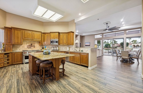 Val Vista Lakes House | Spacious 4BR , 3 bath Family Home - Spa Pool and Water View