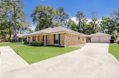 Shenandoah House | Spacious 4BR for Groups - 3 min to Woodlands Mall, Concerts & More!