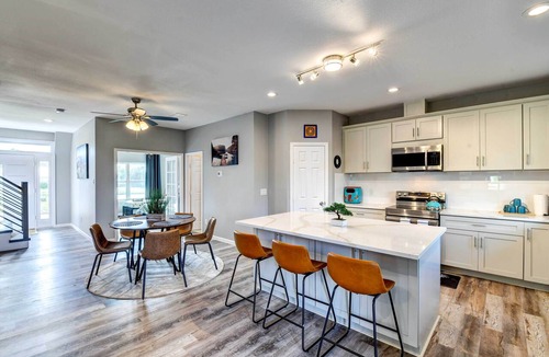 Central Arlington House | Spacious 5-bedroom house in charming Arlington with WiFi, AC