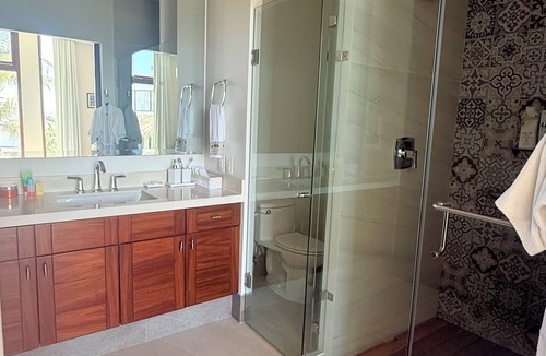 La Puntilla Apartment | Spacious 5-bedroom apartment in cool Cruz de Huanacaxtle with AC, WiFi