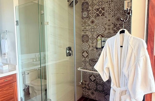 La Puntilla Apartment | Spacious 5-bedroom apartment in cool Cruz de Huanacaxtle with AC, WiFi