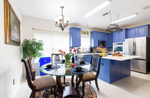 Allen House | Spacious 5BR Allen Retreat BBQ Yard 2 TV Lounges Modern & Fully Equipped