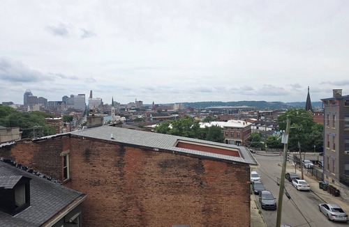 Clifton Heights House | Spacious 6-bedroom building with AC in serene Cincinnati