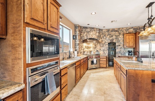 Bullhead City House | Spacious 7-bedroom Riverfront House with a Casita, Private Beach & Launch Ramp