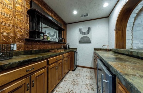 Gonzales House | Spacious 90 Acre Ranch, Ideal for Families, Reunions, Events, Sleeps 13
