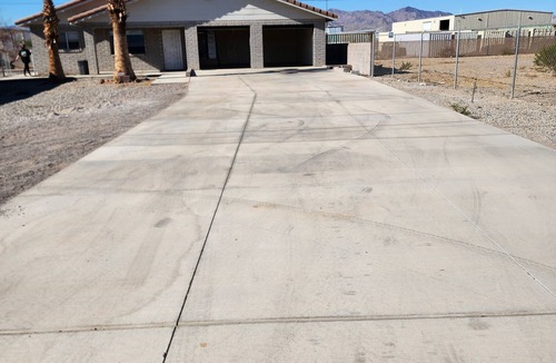 Fort Mohave House | Spacious Ample Parking Across from shops & Fast Food. Multiple Family Friendly