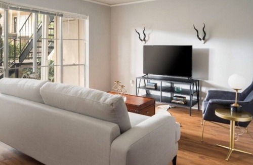Houston Apartment | Spacious and Modern Hotel Suites with Heated Pool, Gym and Hot Tub!