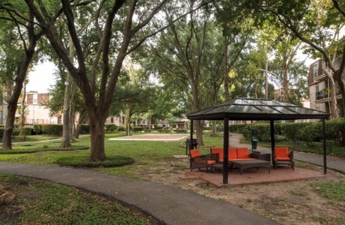 Houston Apartment | Spacious and Modern Hotel Suites with Heated Pool, Gym and Hot Tub!