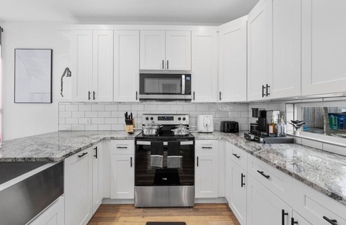 University Hills and Windsor Park House | Spacious Austin Home Base| Sleeps 12+ | Near DT