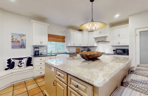 Horseshoe Bay West House | Spacious beautiful home w/full kitchen, balcony and patio, next to golf course