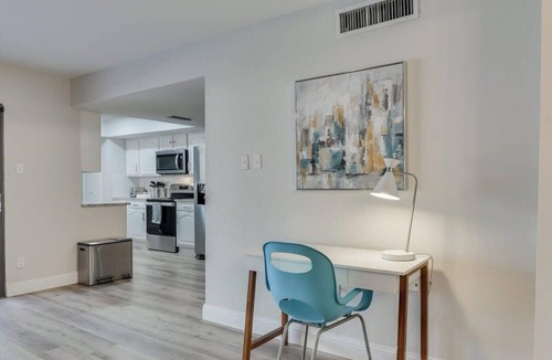 Dallas House | Spacious Bright and Modern Home with Pool