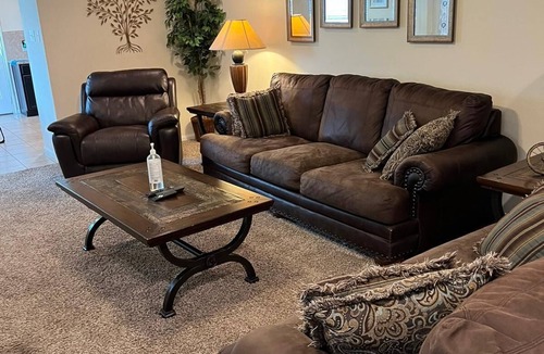 Central Southwest House | Spacious Comfortable Vacation Rental for your Family/Company Stay!