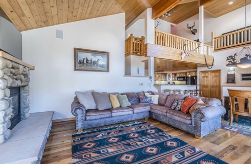 Old Town Condo | Spacious condo close to WP Ski Resort w/shared hot tub & evaporative cooler