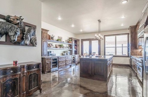 Tolar House | Spacious country sleek home! Perfect for family gatherings!