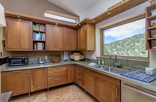Santa Fe House | Spacious Eco-Friendly Perch