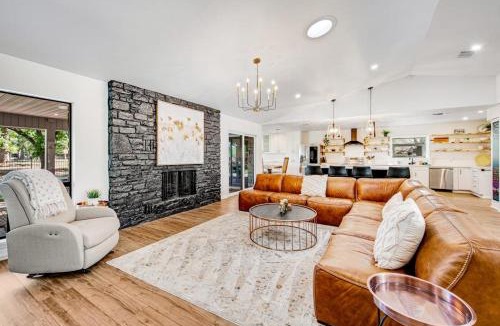 Horseshoe Bay House | Spacious & Elegant Haven with Huge Yard, Updated Interior, AC, & Fast WiFi