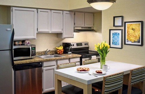 Tucson Hotel | Spacious Group Stay w/Pool & Gym Access! Free Breakfast Near Tucson Attractions