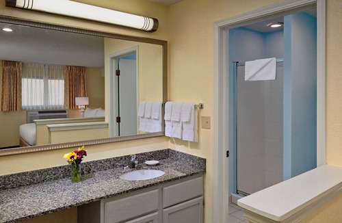 Tucson Hotel | Spacious Group Stay w/Pool & Gym Access! Free Breakfast Near Tucson Attractions