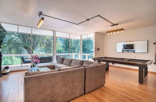 Naucalpan House | Spacious Home for Groups with Garden & Game Room