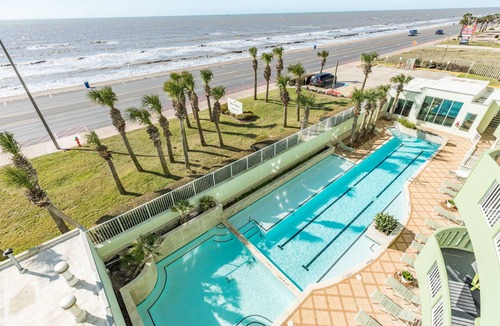 Galveston Condo | Spacious Home w/ Pool & Beachfront Views - Walk to Galveston Beach!