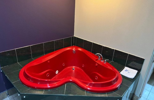 Edinburg Hotel | Spacious hotel suites with one king bedroom and one drawing room with Wi-Fi, AC.