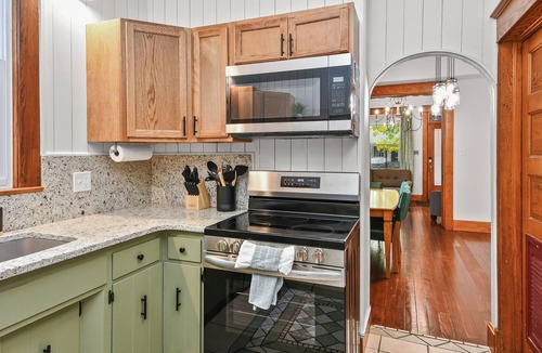 Springfield House | Spacious house 3 min from downtown Springfield and convention center