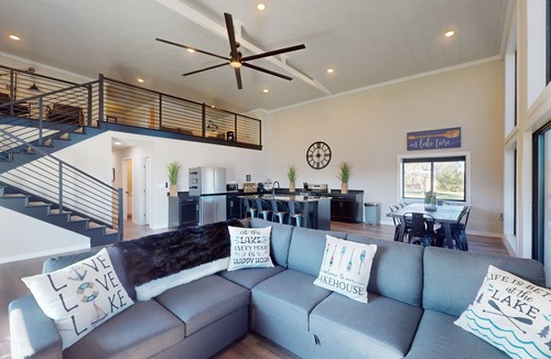 Breckenridge House | Spacious house with private patio with water views & full kitchen