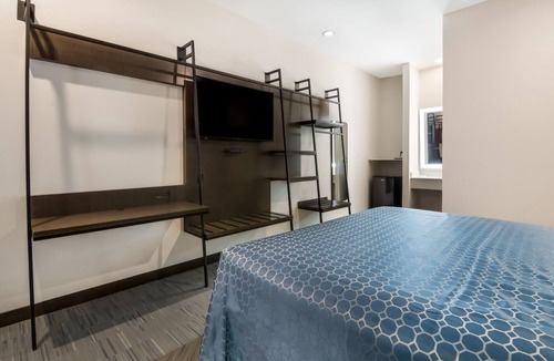 Forest Hill Hotel | Spacious King Room, Scottish Inns, Comfort Close to Tarrant County College