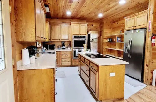 Cotton Gin Cabin | Spacious log cabin for country getaway