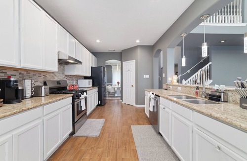 Clodine House | Spacious Luxury 5BR Home Game Room Near Safari Event Center