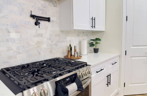 Kenner - Louis Armstrong International Airport House | Spacious Luxury Home - 10 Mins to New Orleans