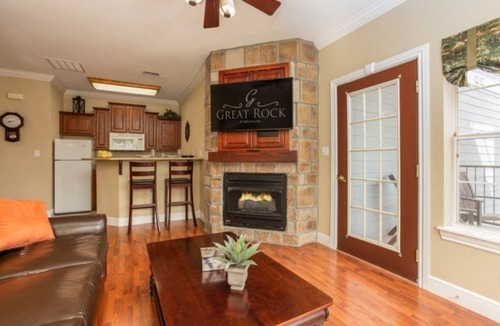 Branson Hotel | Spacious & Modern 2BR Condo at Great Rock Resort