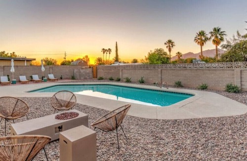 Tucson House | Spacious Pet-Friendly Winter Getaway with Firepit Pool Mountain Views