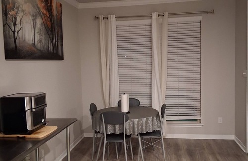 Wellborn House | Spacious Private Suite & Living Room in College Station - 15 Mins from Texas A&M