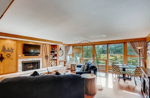 Lakeside Village Condo | Spacious Remodel, 4br, Minutes To Conf Center & Slopes! 4 Bedroom Condo by RedAwning
