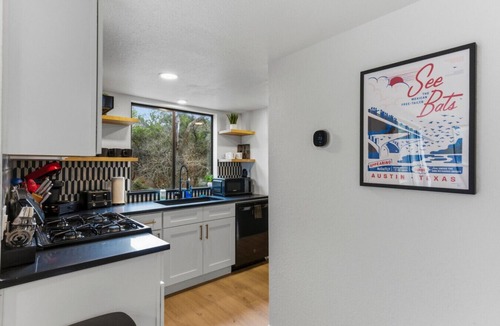 Barton Hills House | Spacious Retreat Near Downtown