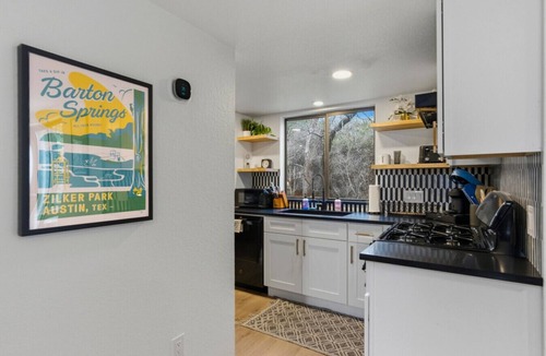 Barton Hills House | Spacious Retreat Near Downtown