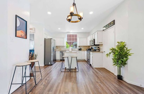 Allen House | Spacious Retreat Pool Oasis | PingPong | Sleeps16