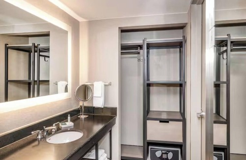 Richardson Hotel | Spacious Room w/Comfortable Bed Near CityLine Lifestyle Complex – 2.4 Miles