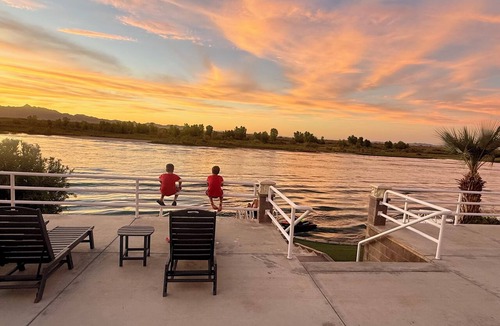 Blythe House | Spacious Waterfront House on The Colorado River with your own Dock and Beach!