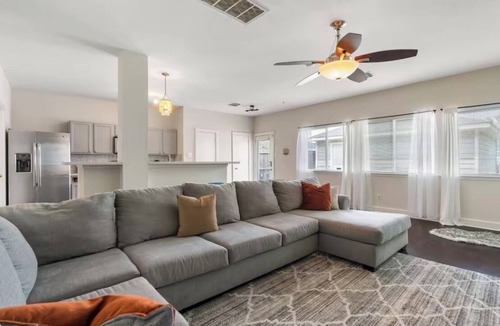 Central Southwest House | Spacious World Cup home! Minutes from NRG stadium. Free prkng & Groups welcome!