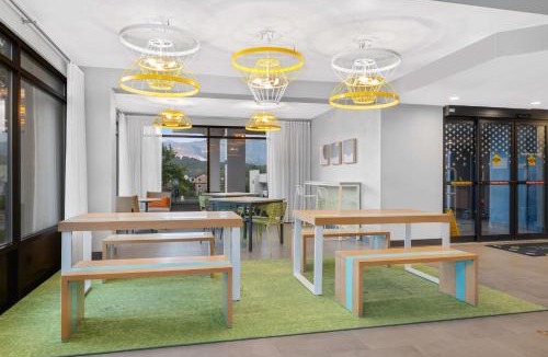 Briargate Hotel | Spark by Hilton Colorado Springs I 25 Central