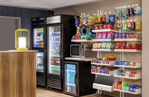 Dupont Hotel | Spark by Hilton Denver International Airport