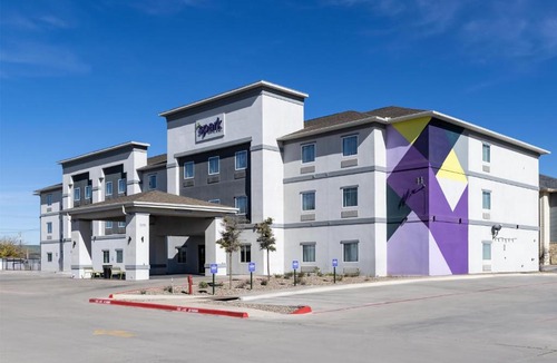 Midland Hotel | Spark by Hilton Midland South