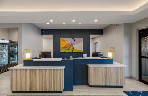Midland Hotel | Spark by Hilton Midland South
